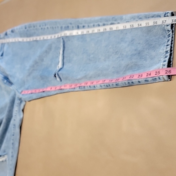 H&M  Size 8 Loose Mom Jeans, Light Wash, Distressed, Gently Used Condition - Picture 9 of 13